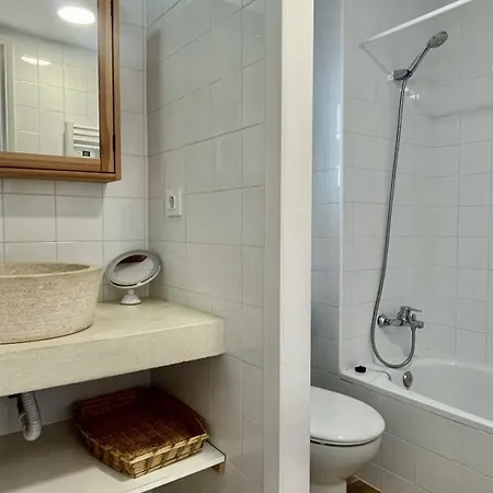 Club A 304 Apartment *